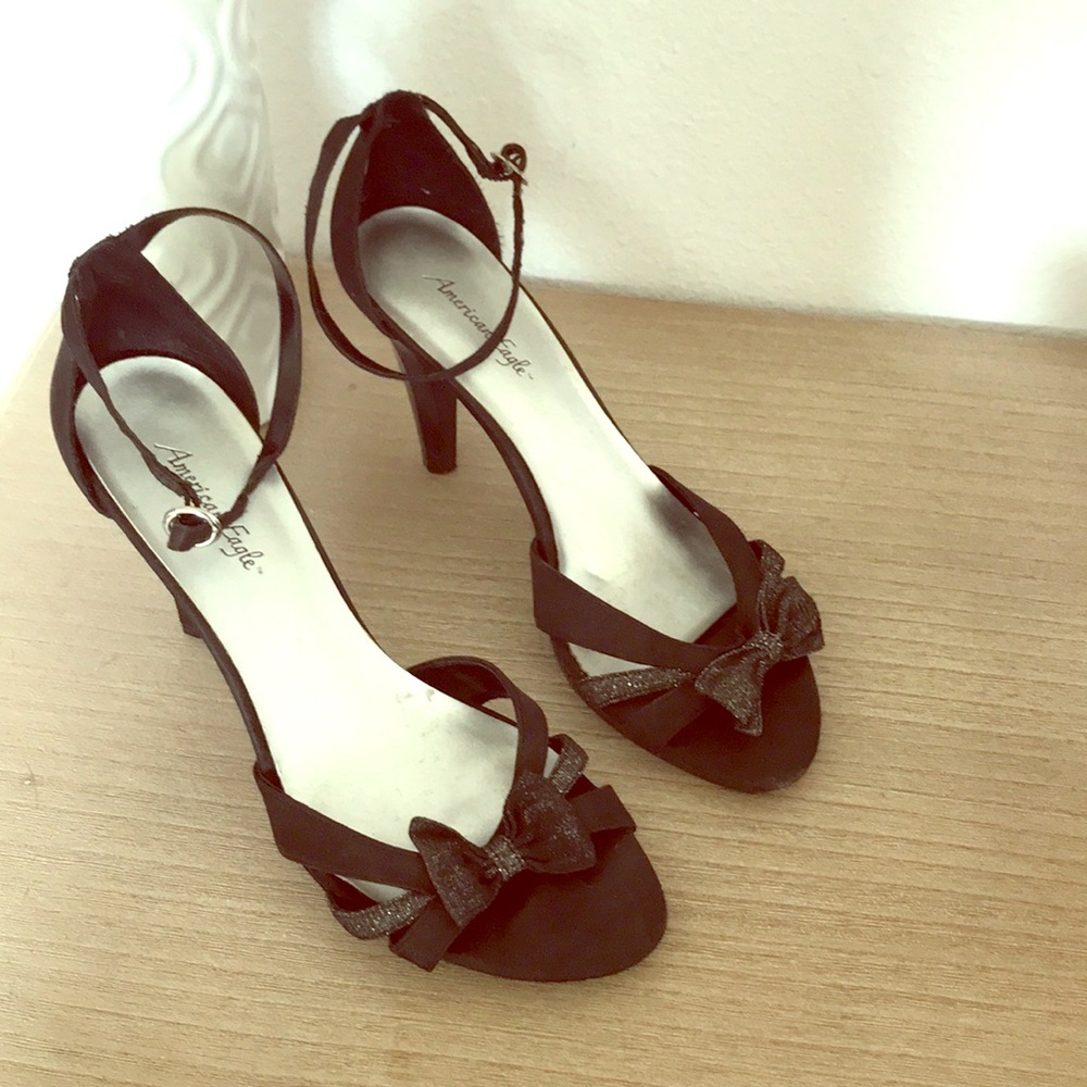 American Eagle heels with bows